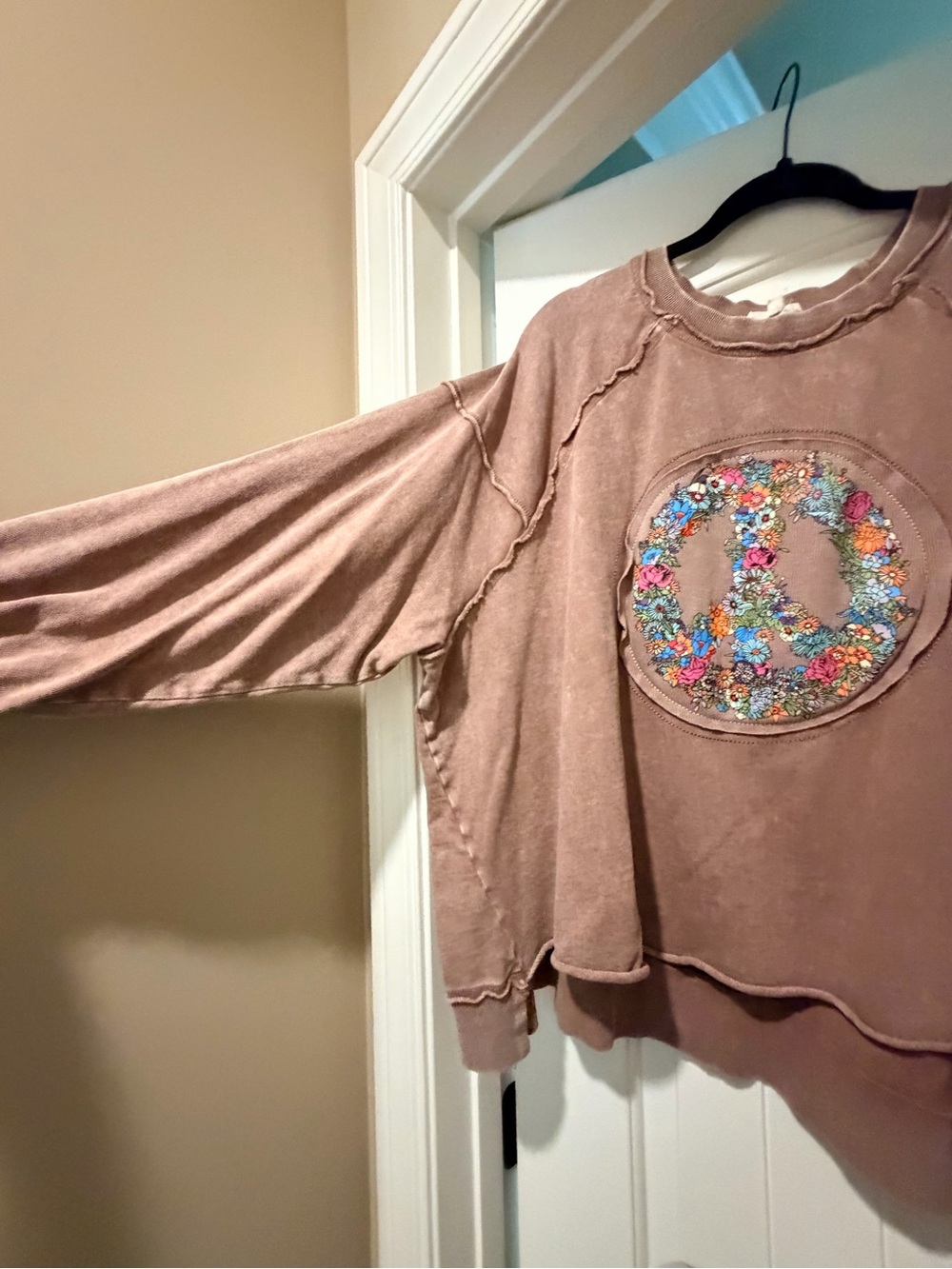 easel Washed Mauve Crewneck Sweater with Floral Peace Sign - Picture 4 of 6